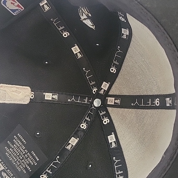 CHAMPIONS NBA RAPTORS 2019 HAT ONE SIZE FITS MOST BLACK AND WHITE WITH HOLD TRIM - Picture 10 of 10